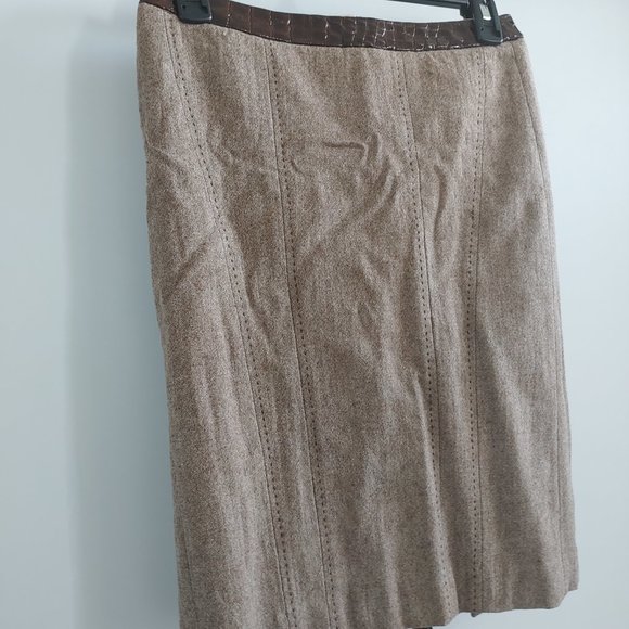 Bebe Vintage Pencil skirt with Lace up patent leather trim - Picture 3 of 4